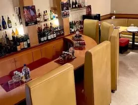 春夏秋冬の店内写真