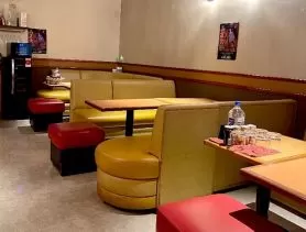 春夏秋冬の店内写真