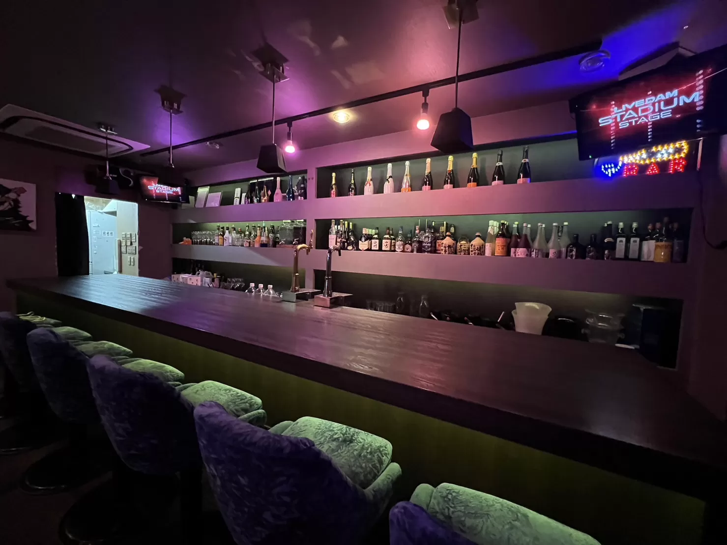 Girls Bar Gleeの店内写真
