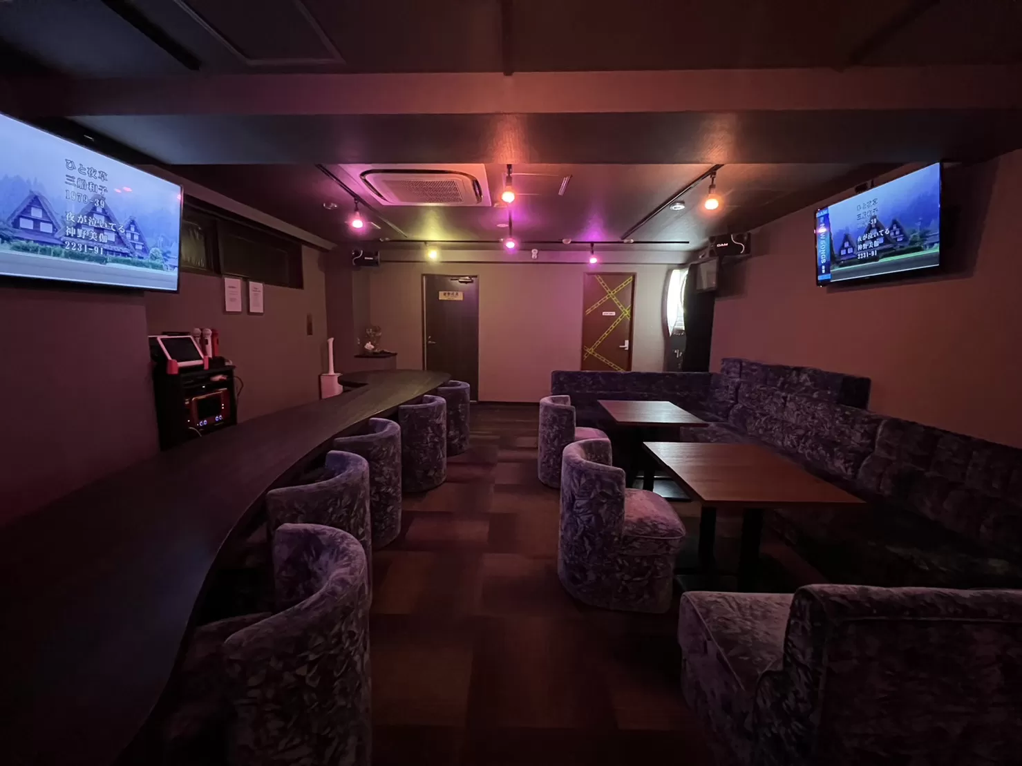 Girls Bar Gleeの店内写真