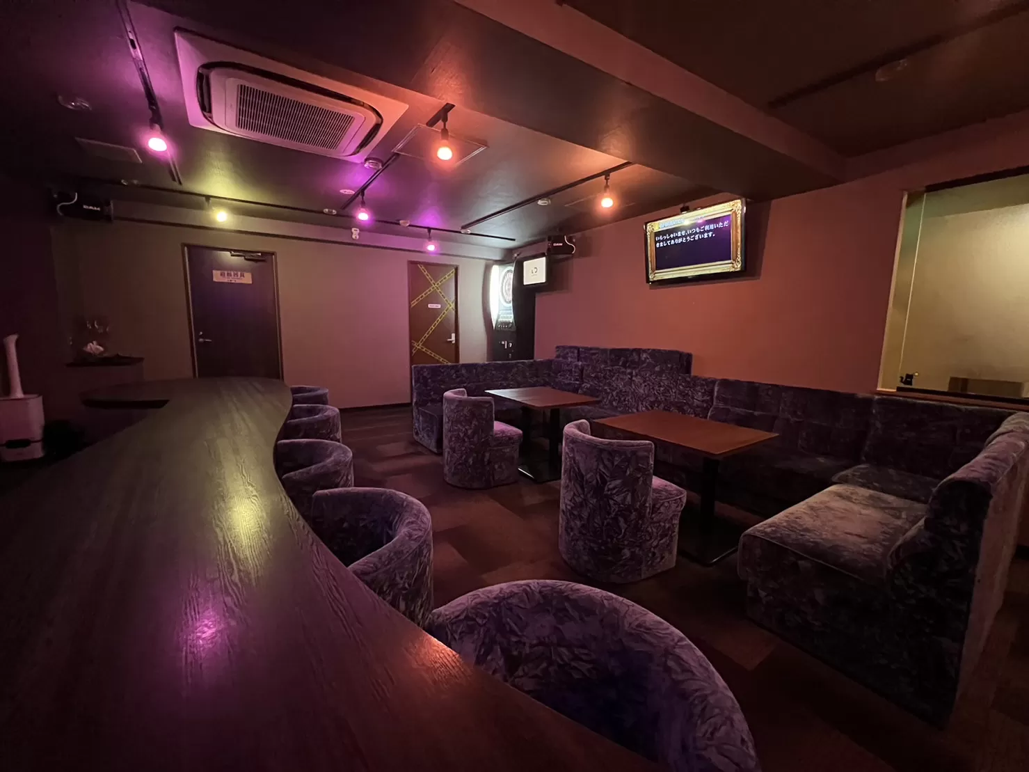 Girls Bar Gleeの店内写真