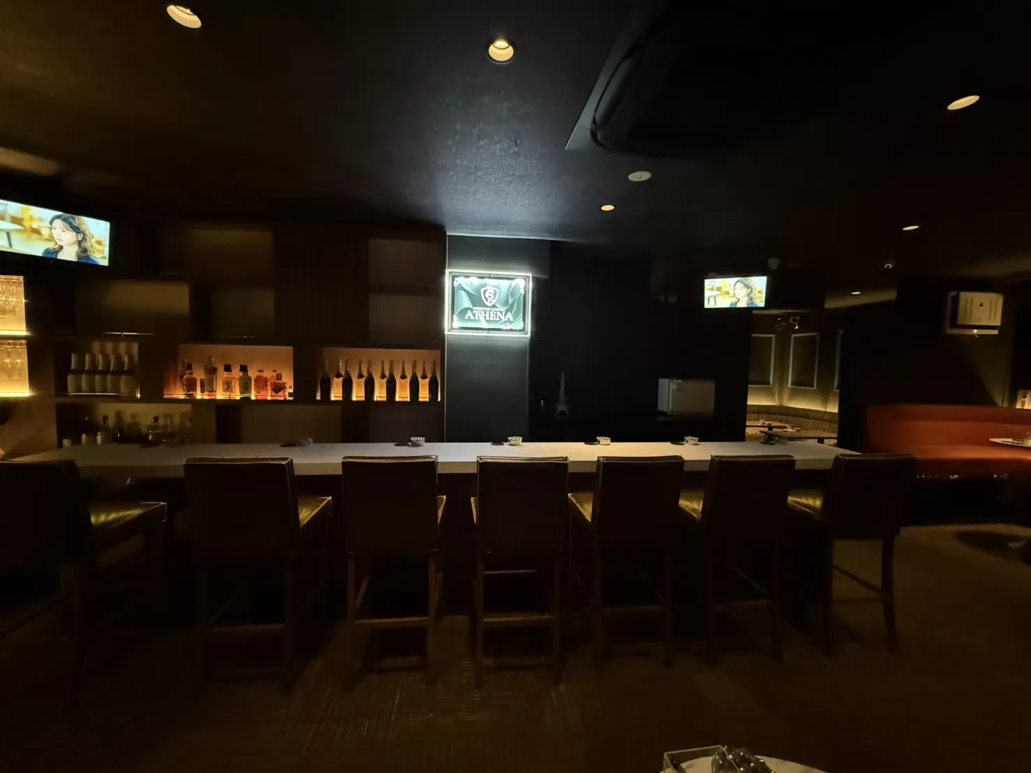 GIRL'S BAR LOUNGE ATHENAの店内写真