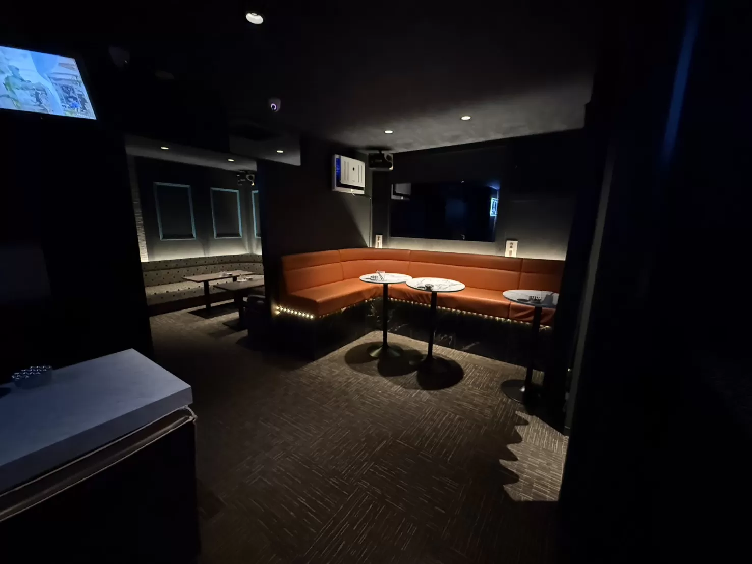 GIRL'S BAR LOUNGE ATHENAの店内写真