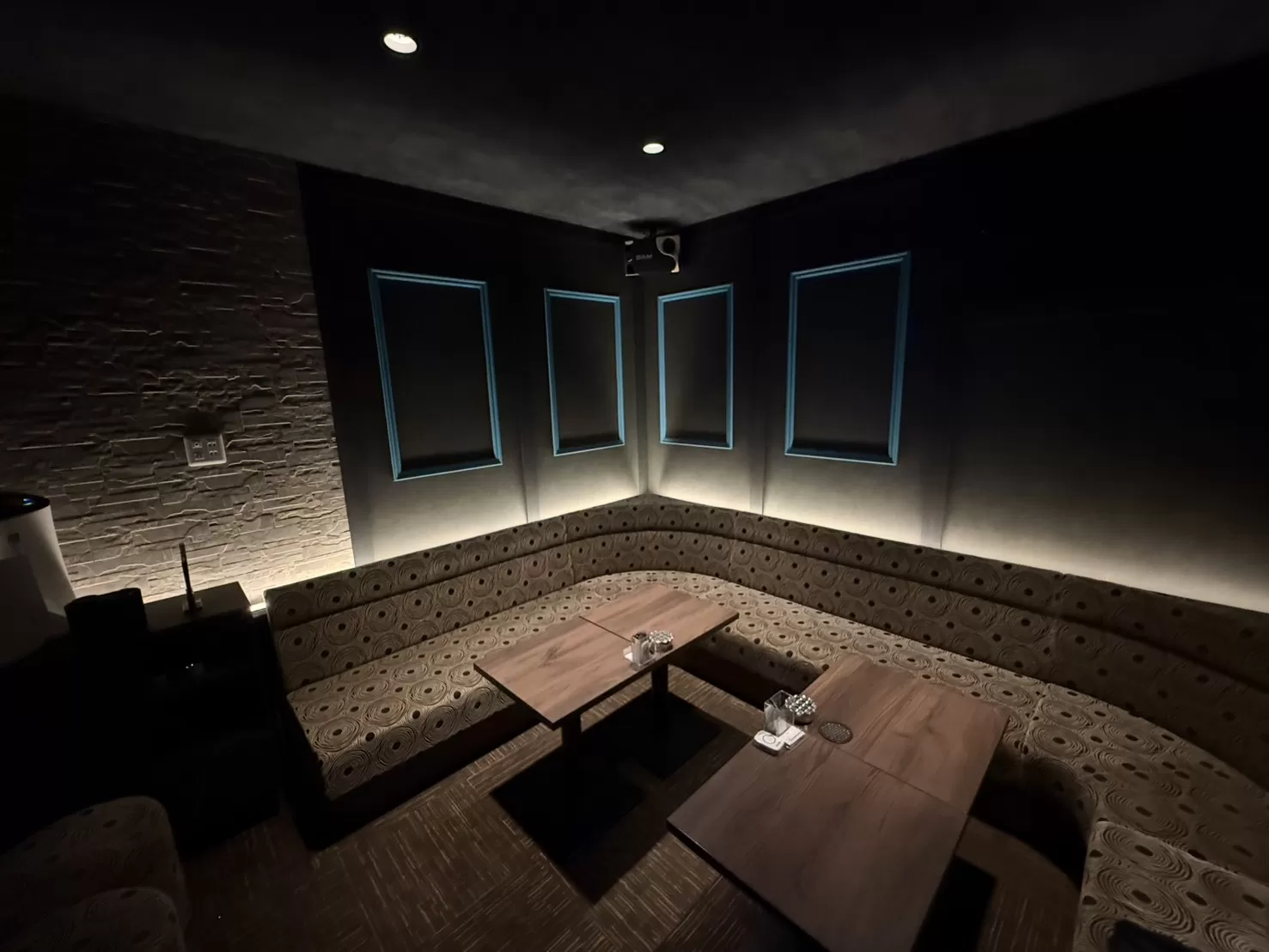 GIRL'S BAR LOUNGE ATHENAの店内写真