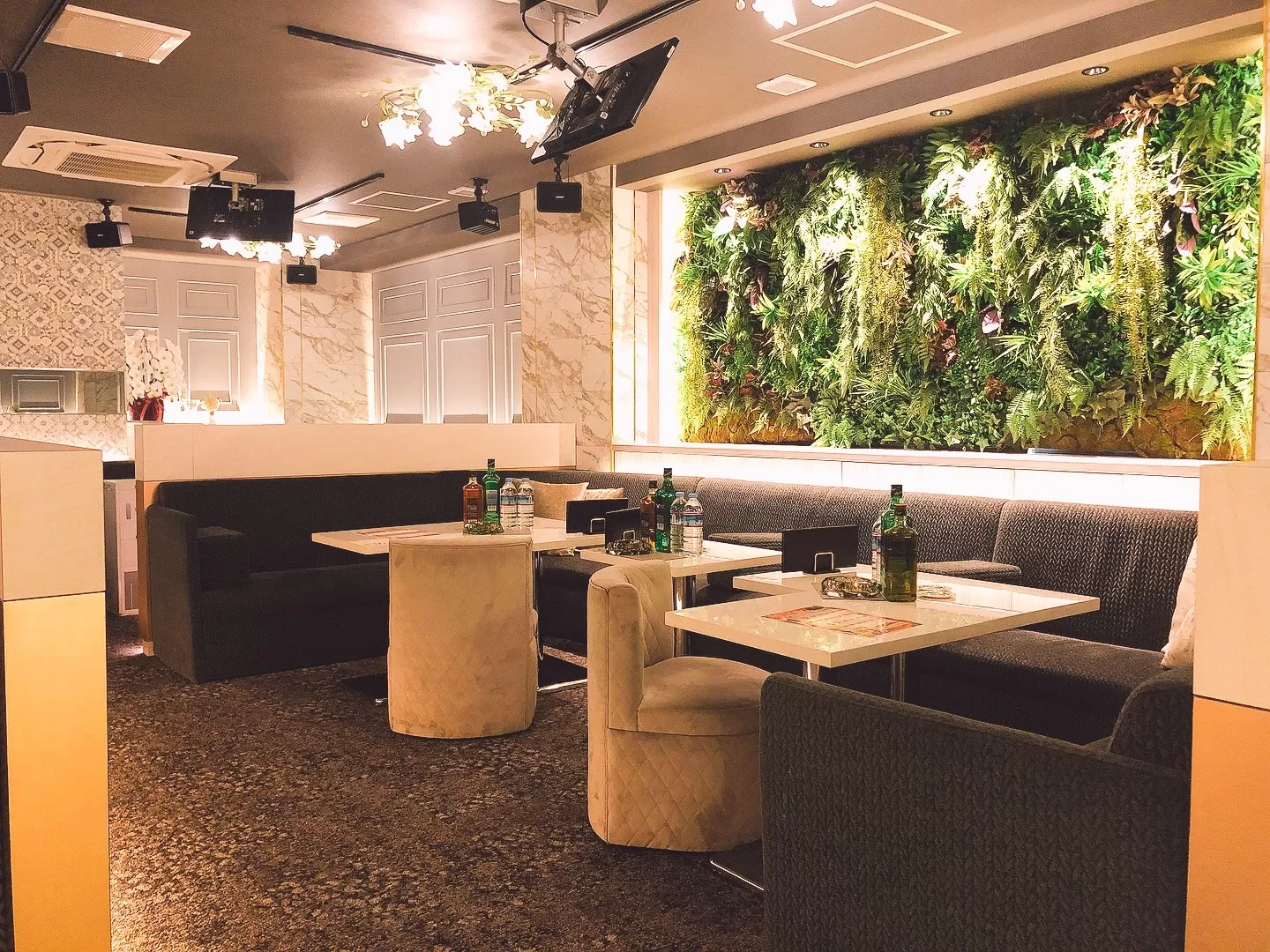 Nightplace ELM Gardenの店内写真
