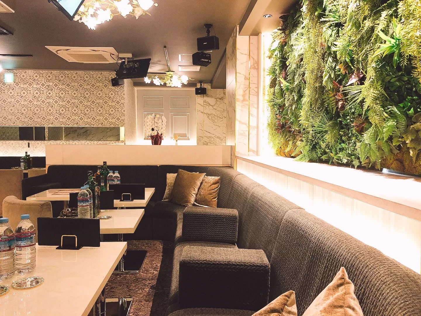 Nightplace ELM Gardenの店内写真
