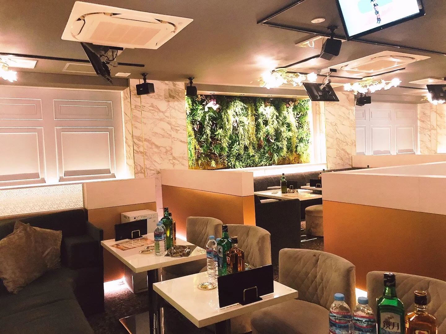 Nightplace ELM Gardenの店内写真