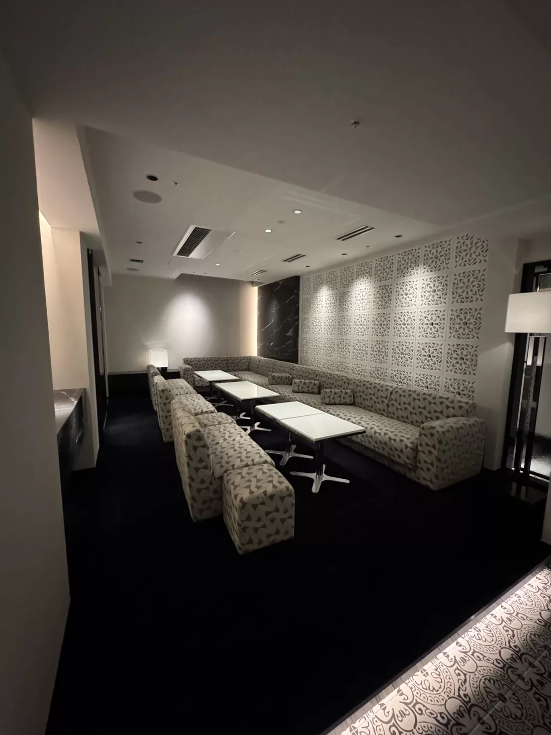 TSUBAKI Lounge(ツバキラウンジ)の店内写真