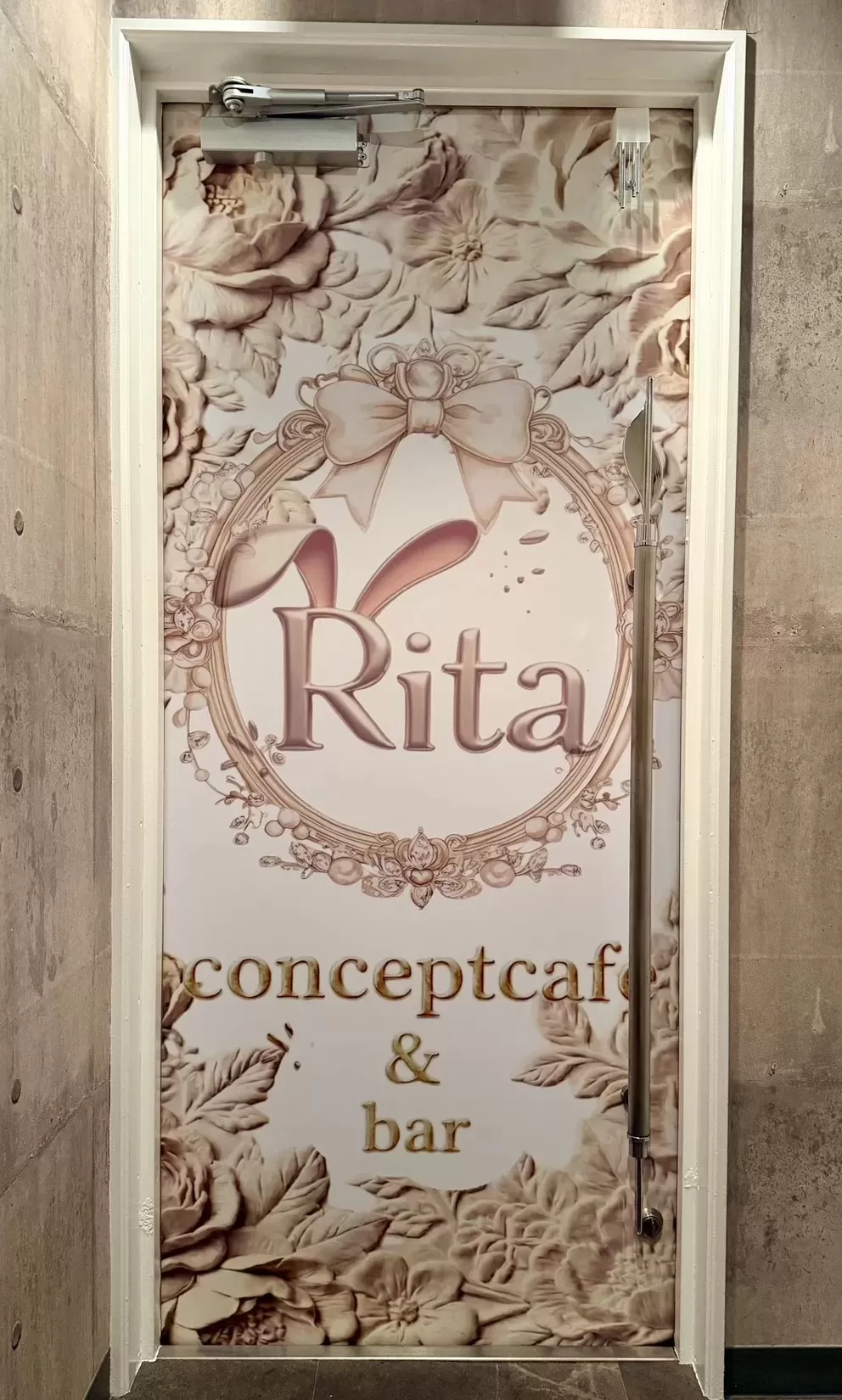 コンセプトカフェ＆バー Ritaの店内写真