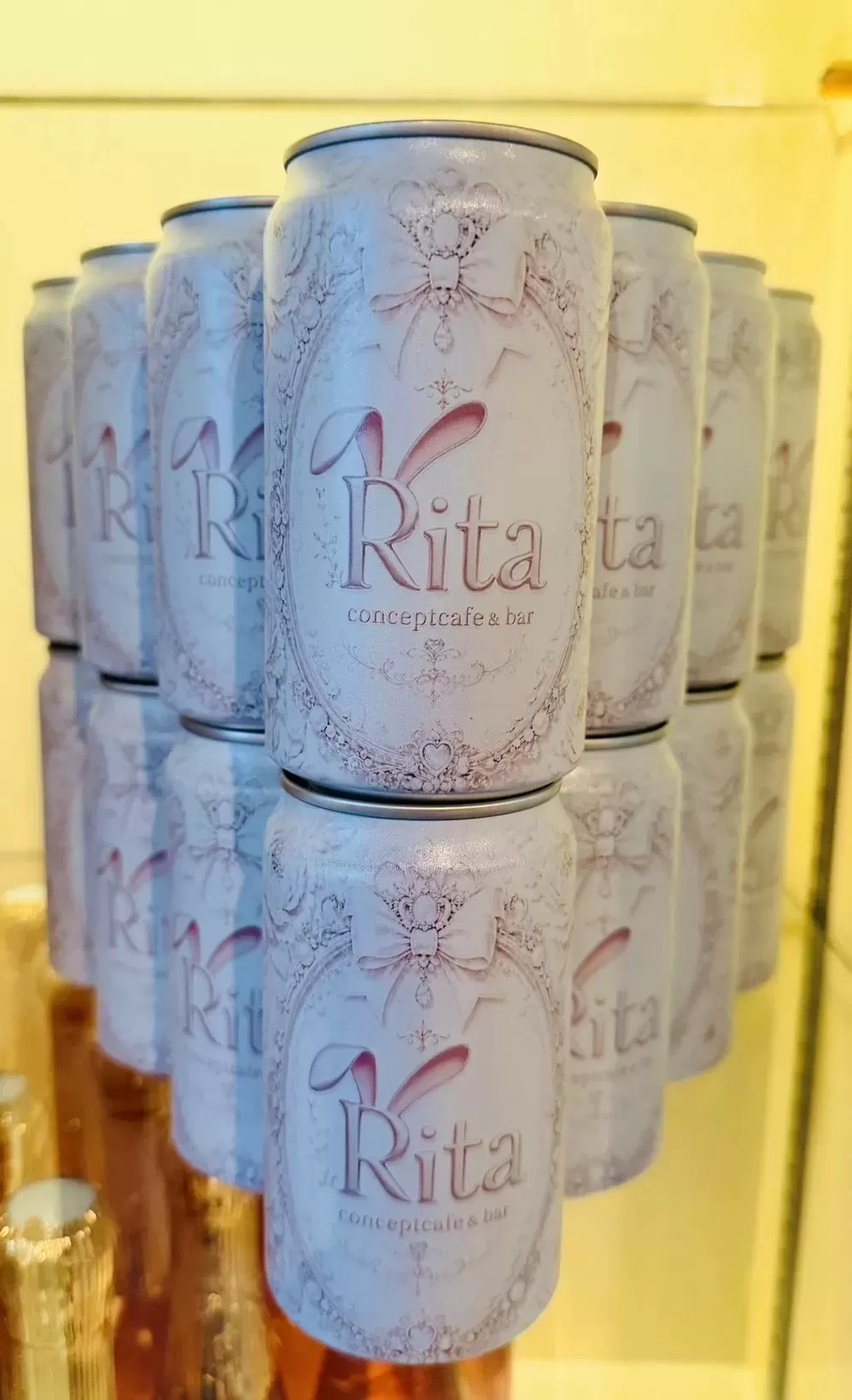 コンセプトカフェ＆バー Ritaの店内写真