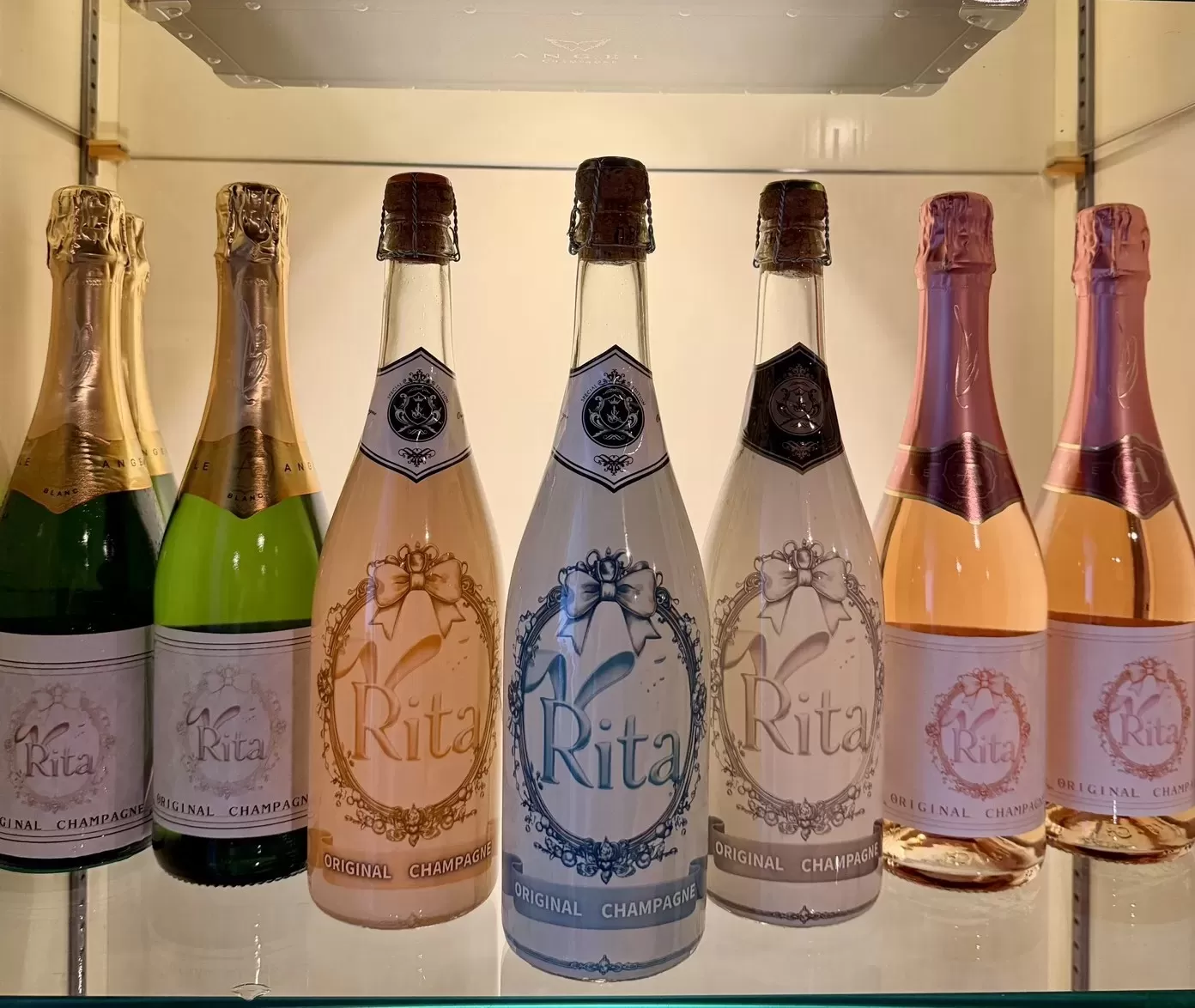 コンセプトカフェ＆バー Ritaの店内写真