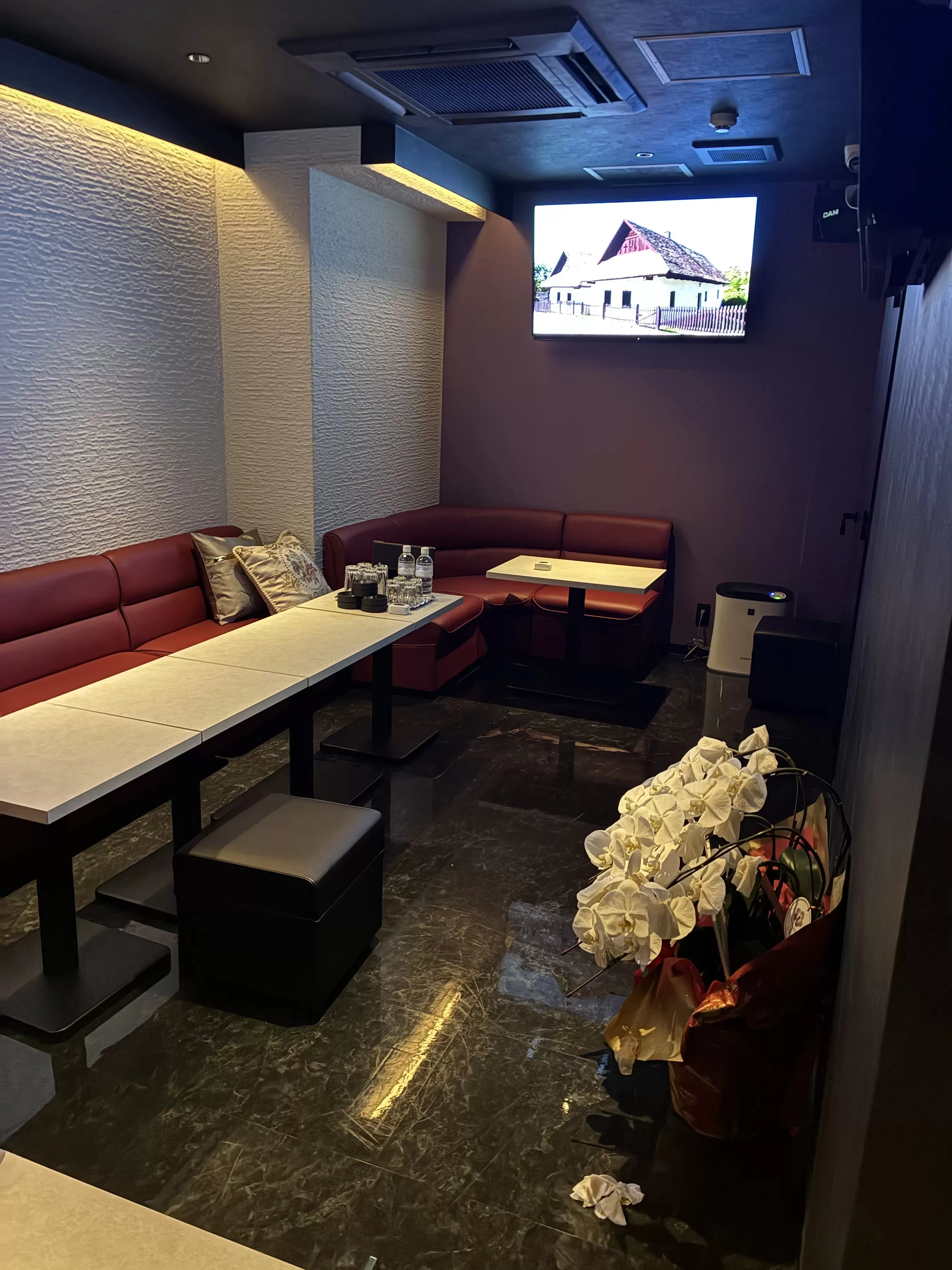 Club Annun（アンヌーン）の店内写真