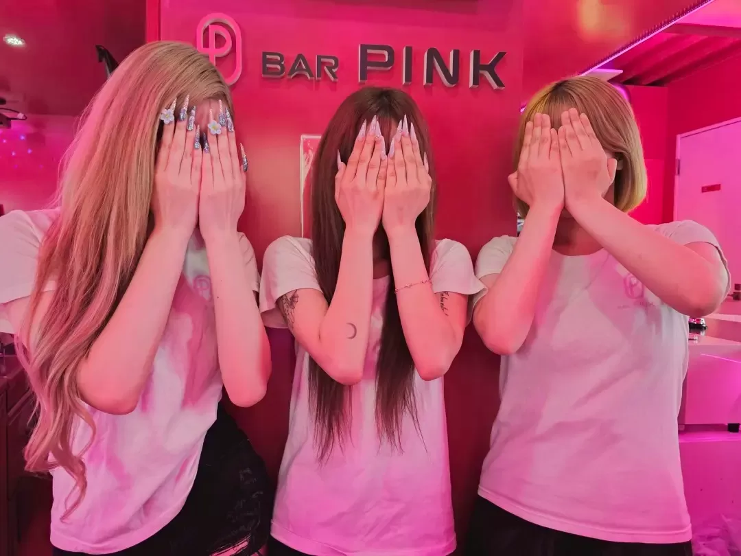 BAR PINKの衣装・制服