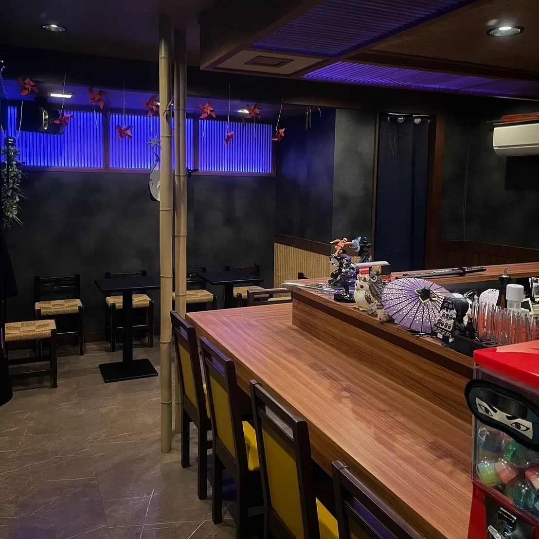 NINJA BAR 二の地下の店内写真