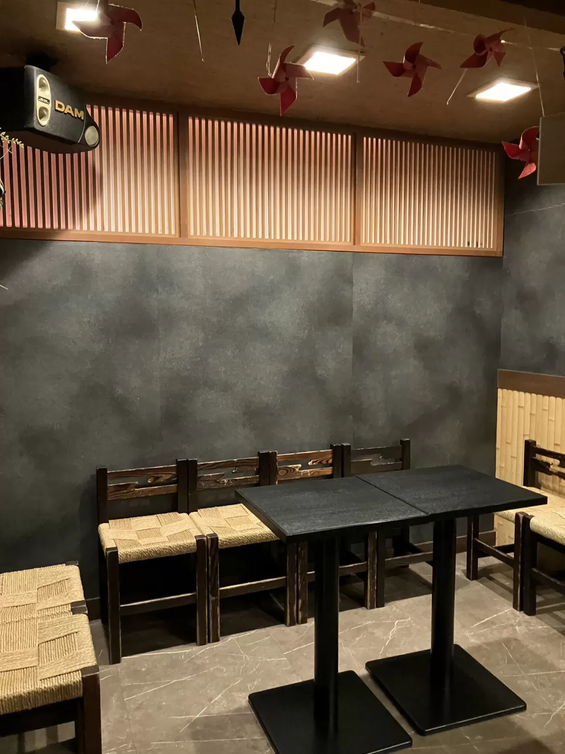 NINJA BAR 二の地下の店内写真