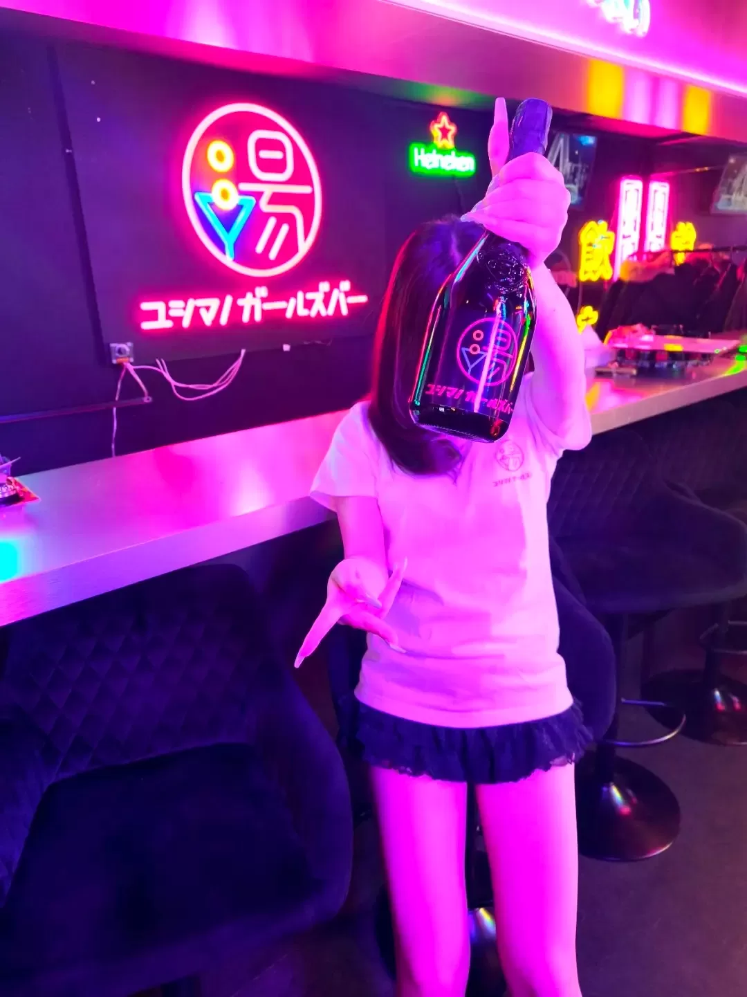 ユシマノガールズバーの衣装・制服