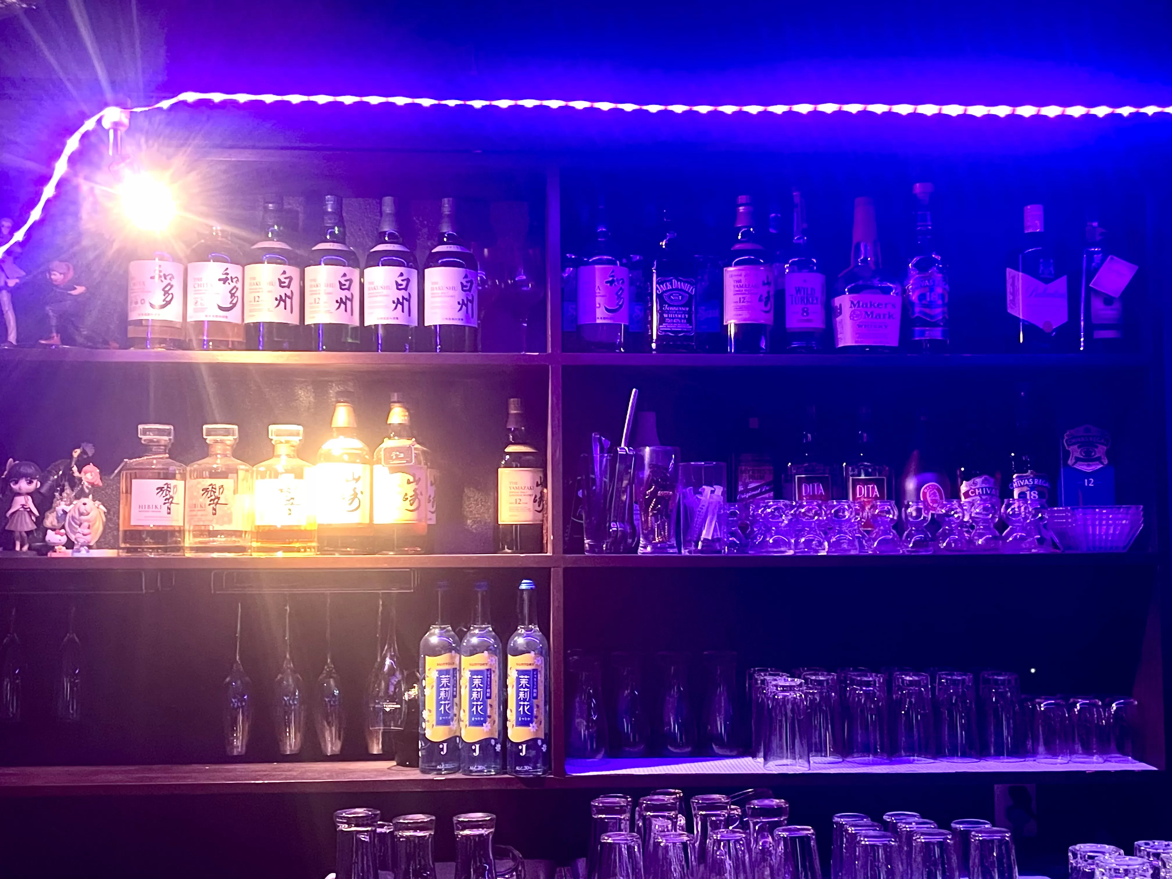 AQUA BARの店内写真