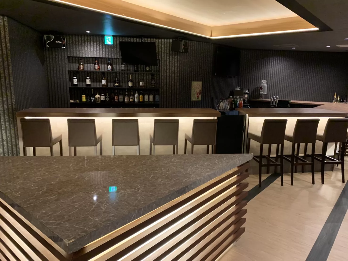 Girls Bar KARAの店内写真