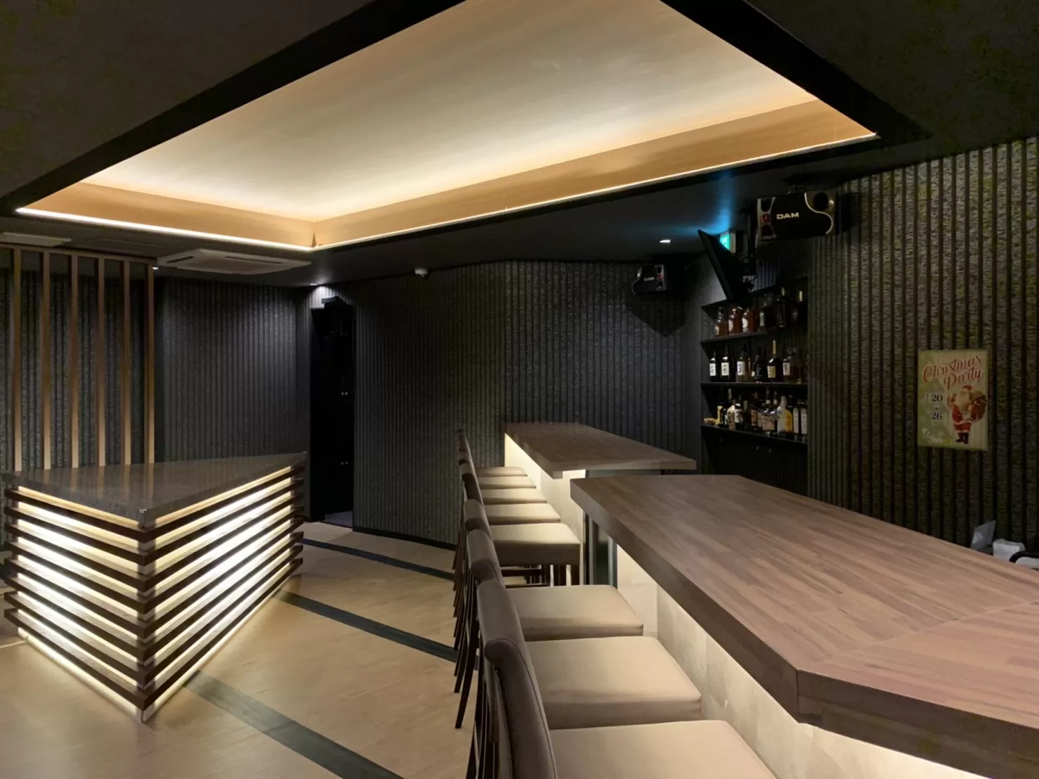 Girls Bar KARAの店内写真
