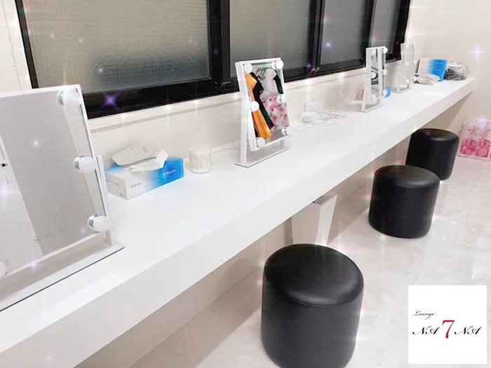 Lounge NA7NAの店内写真