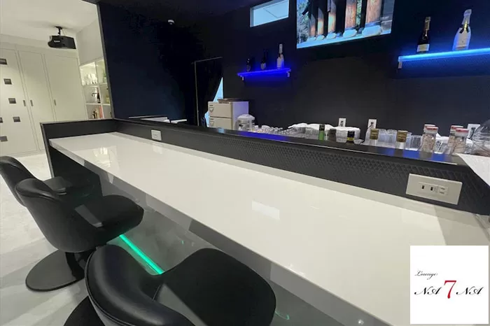 Lounge NA7NAの店内写真