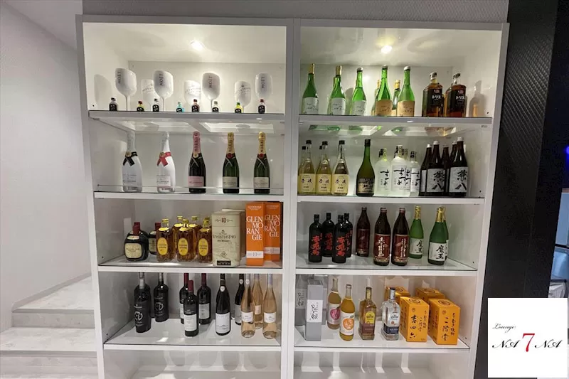 Lounge NA7NAの店内写真