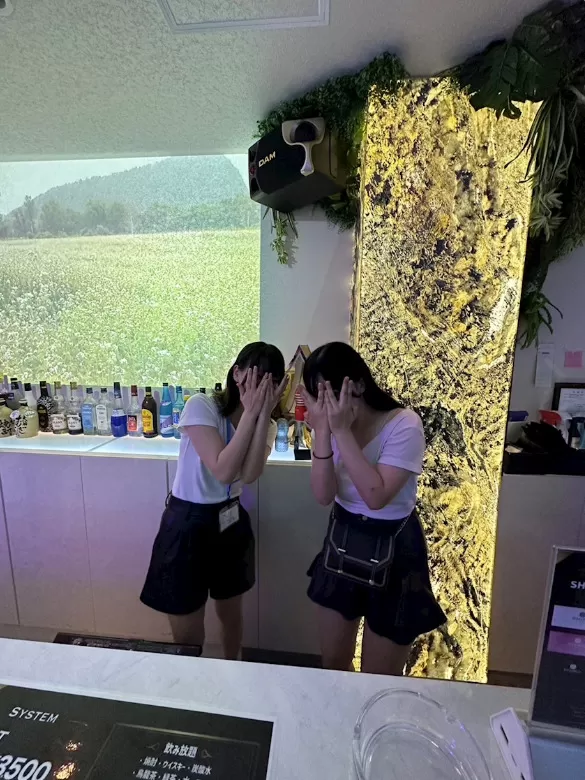 GIRLS BAR SHIROの衣装・制服