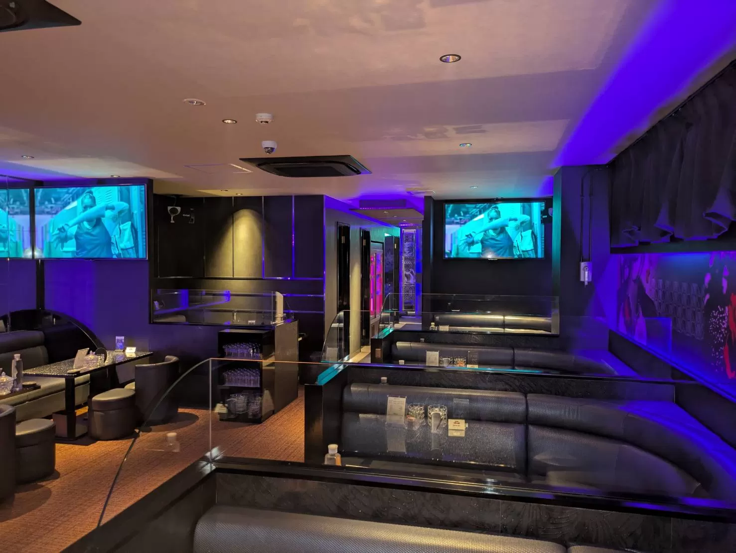 NEW LOUNGE NANAの店内写真