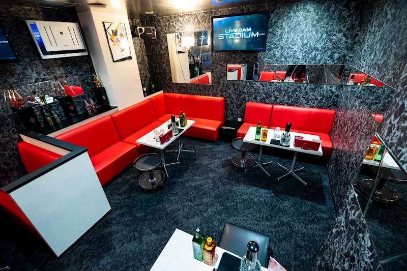 【昼・夜】CLUB DOLL’Sの店内写真