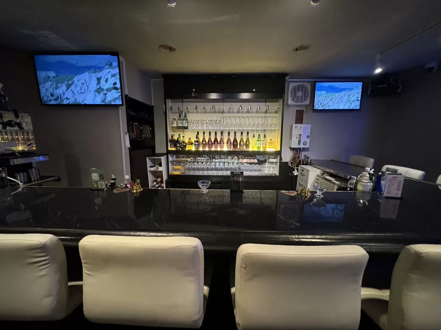 Girls Bar MARRYの店内写真