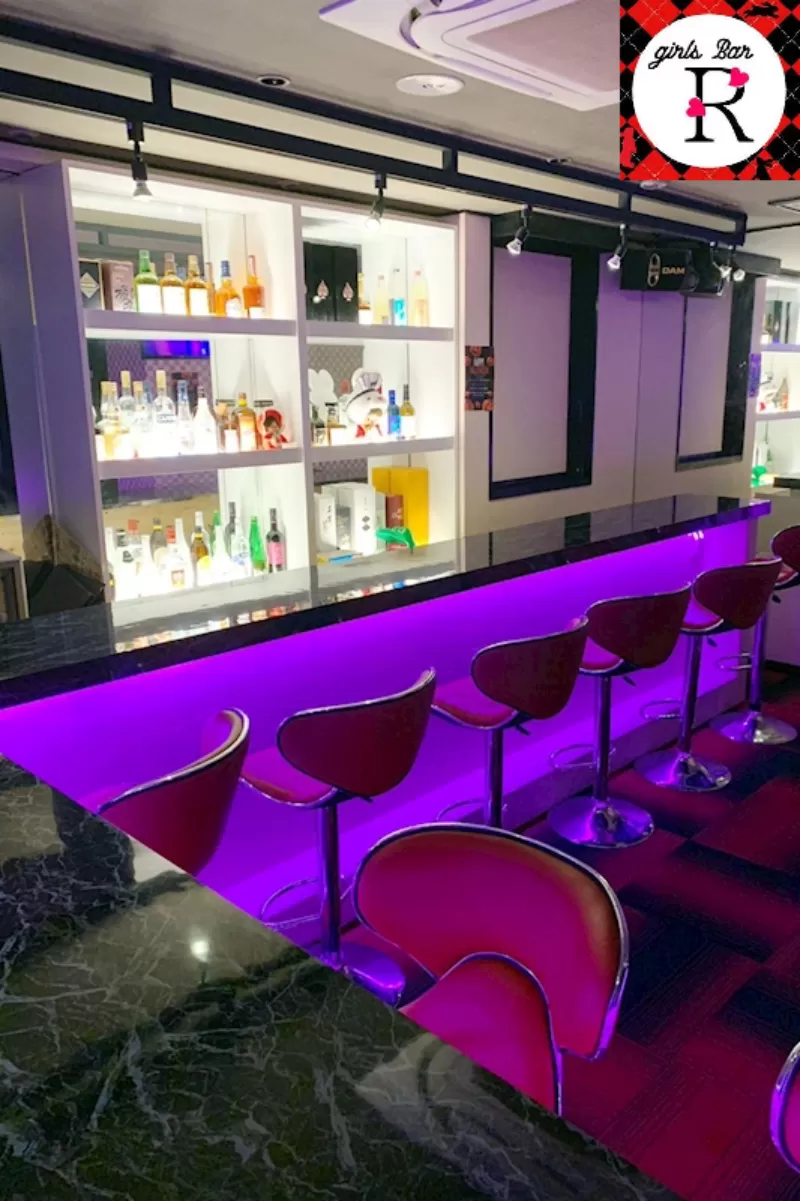 ガールズバーRの店内写真