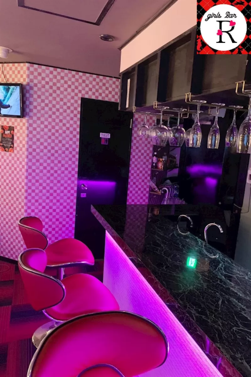 ガールズバーRの店内写真