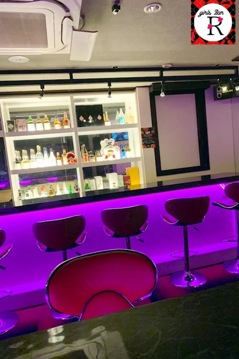 ガールズバーRの店内写真