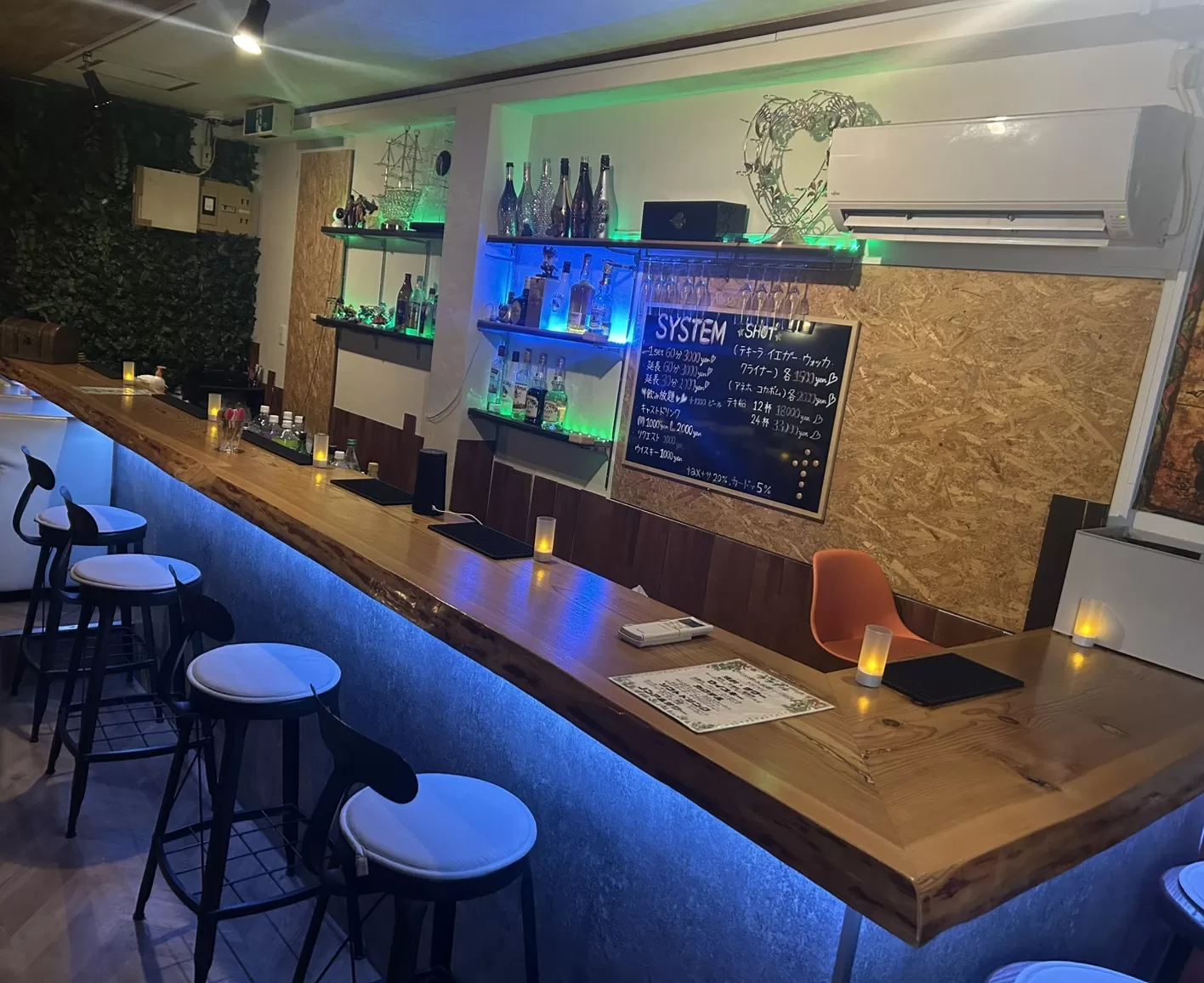 Girl's Bar ラフテルの店内写真