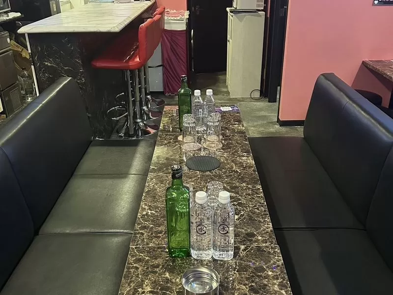 Lounge REBORNの店内写真