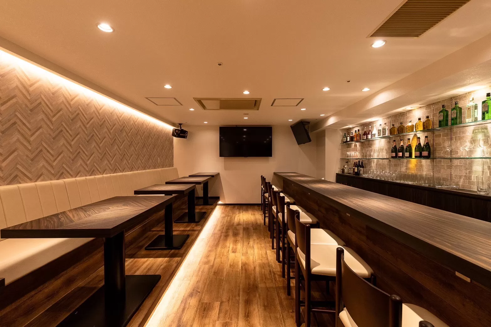 Girls Bar CATCHの店内写真