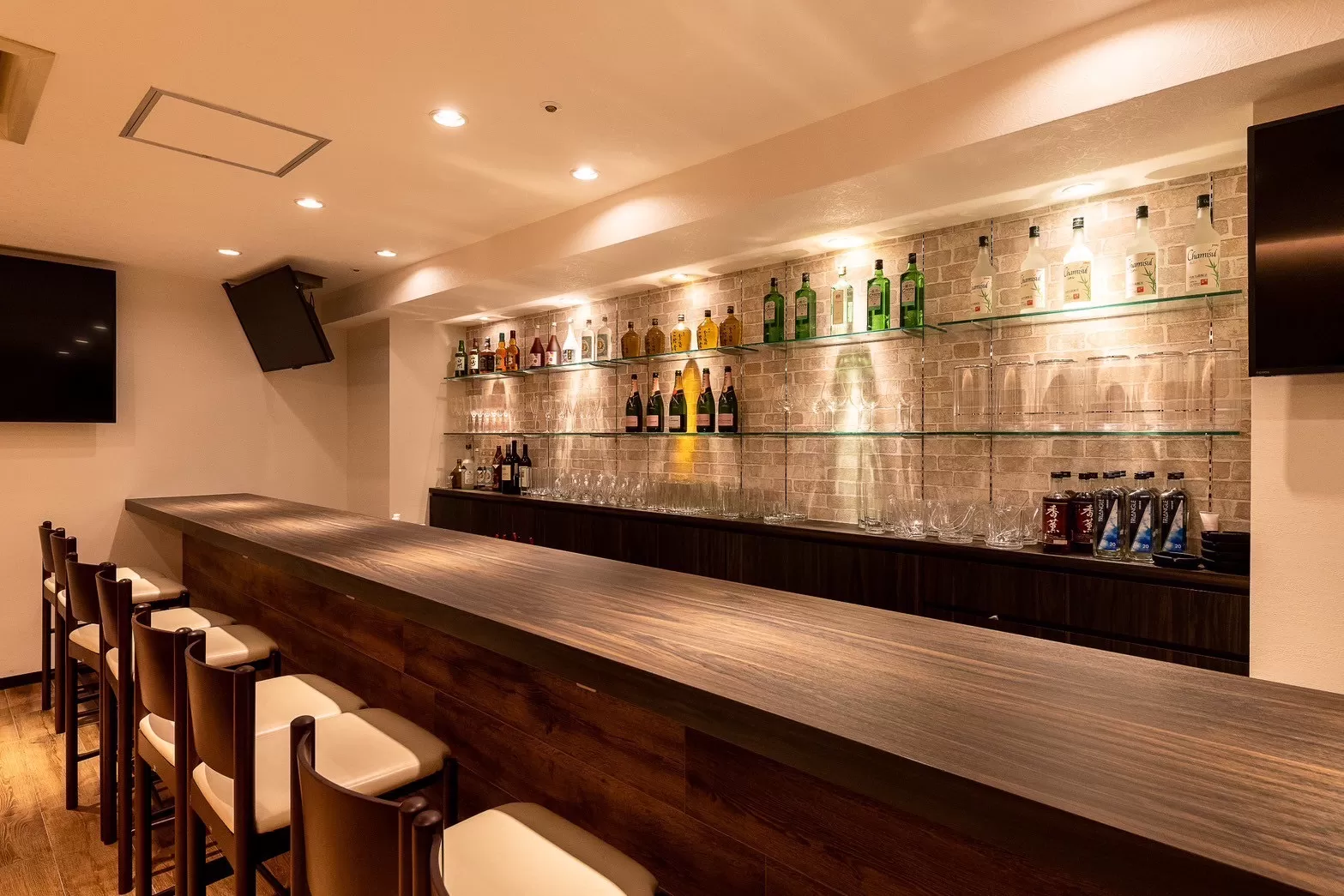 Girls Bar CATCHの店内写真