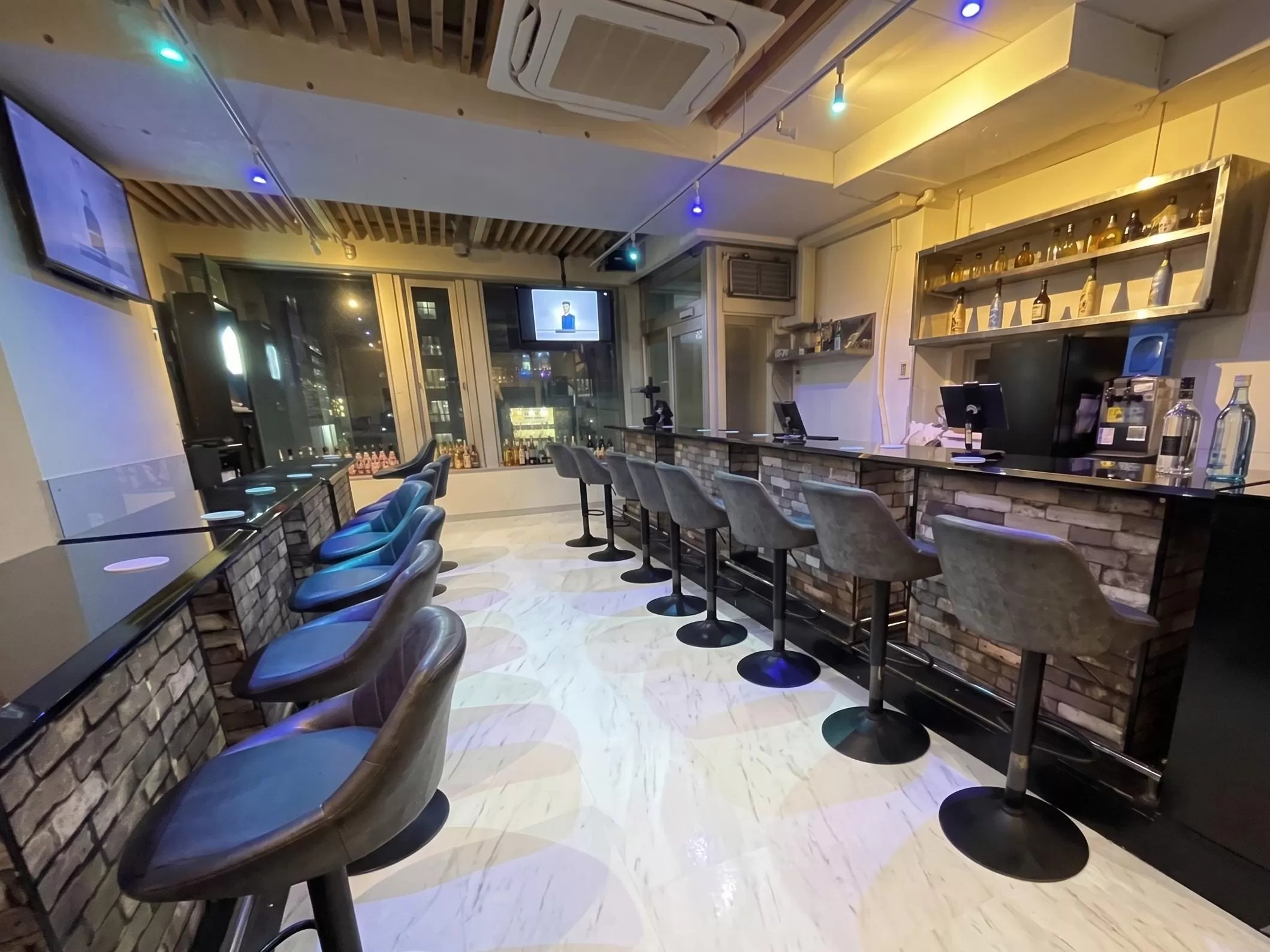 Girls Bar Blue MOONの店内写真