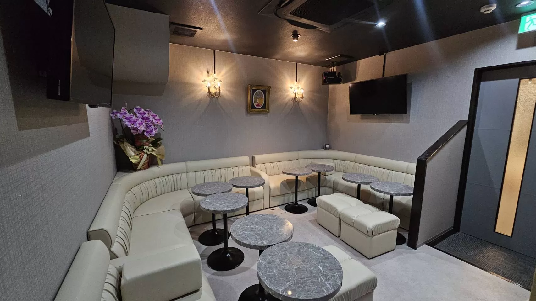 lounge oasisの店内写真