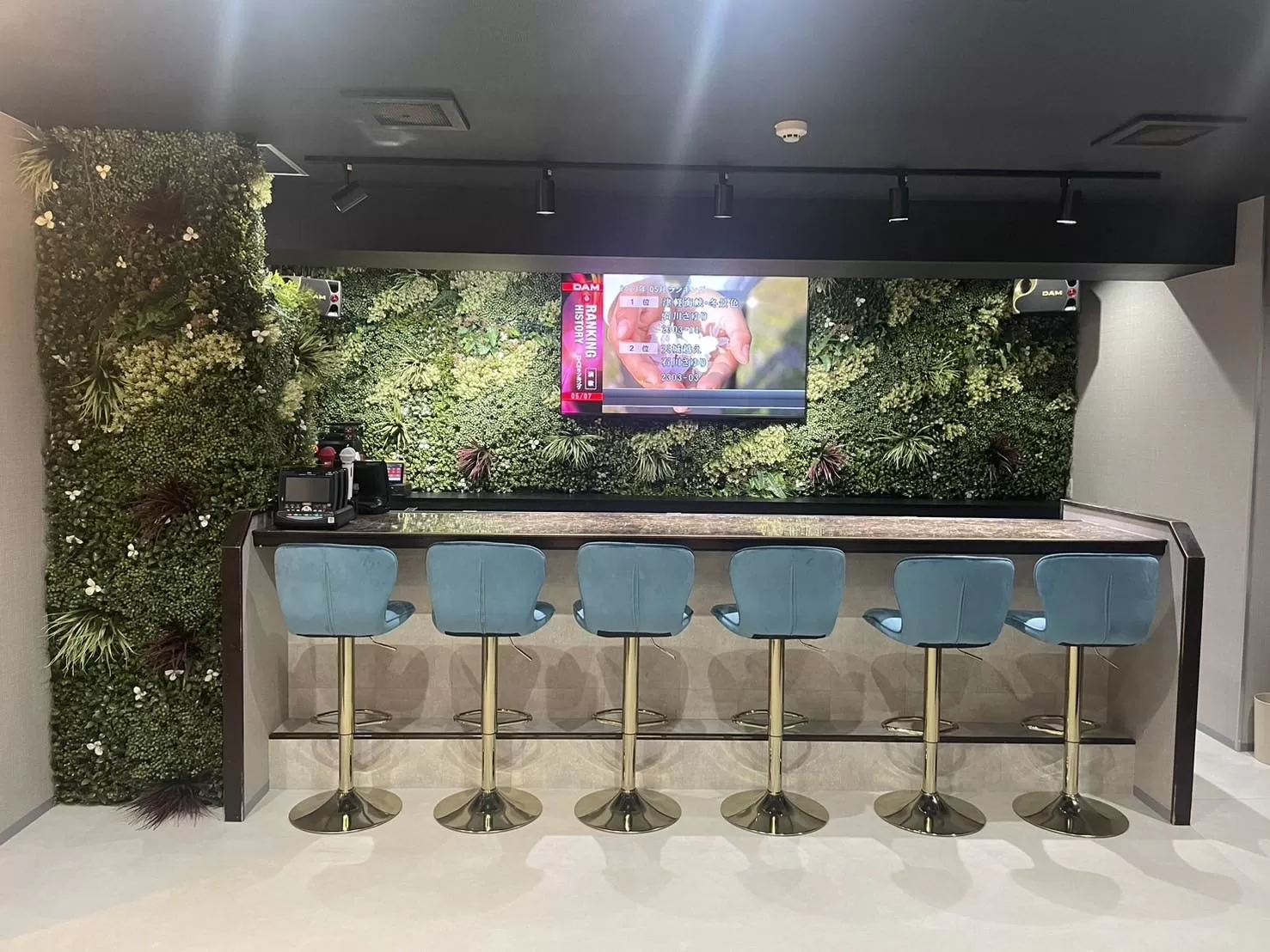 lounge oasisの店内写真