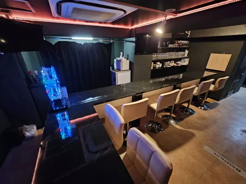 Bar cheersの店内写真
