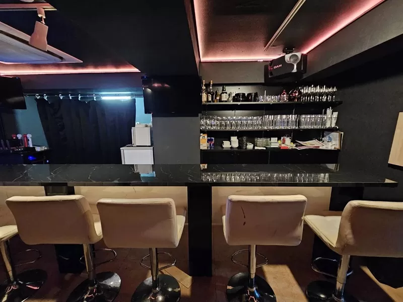 Bar cheersの店内写真