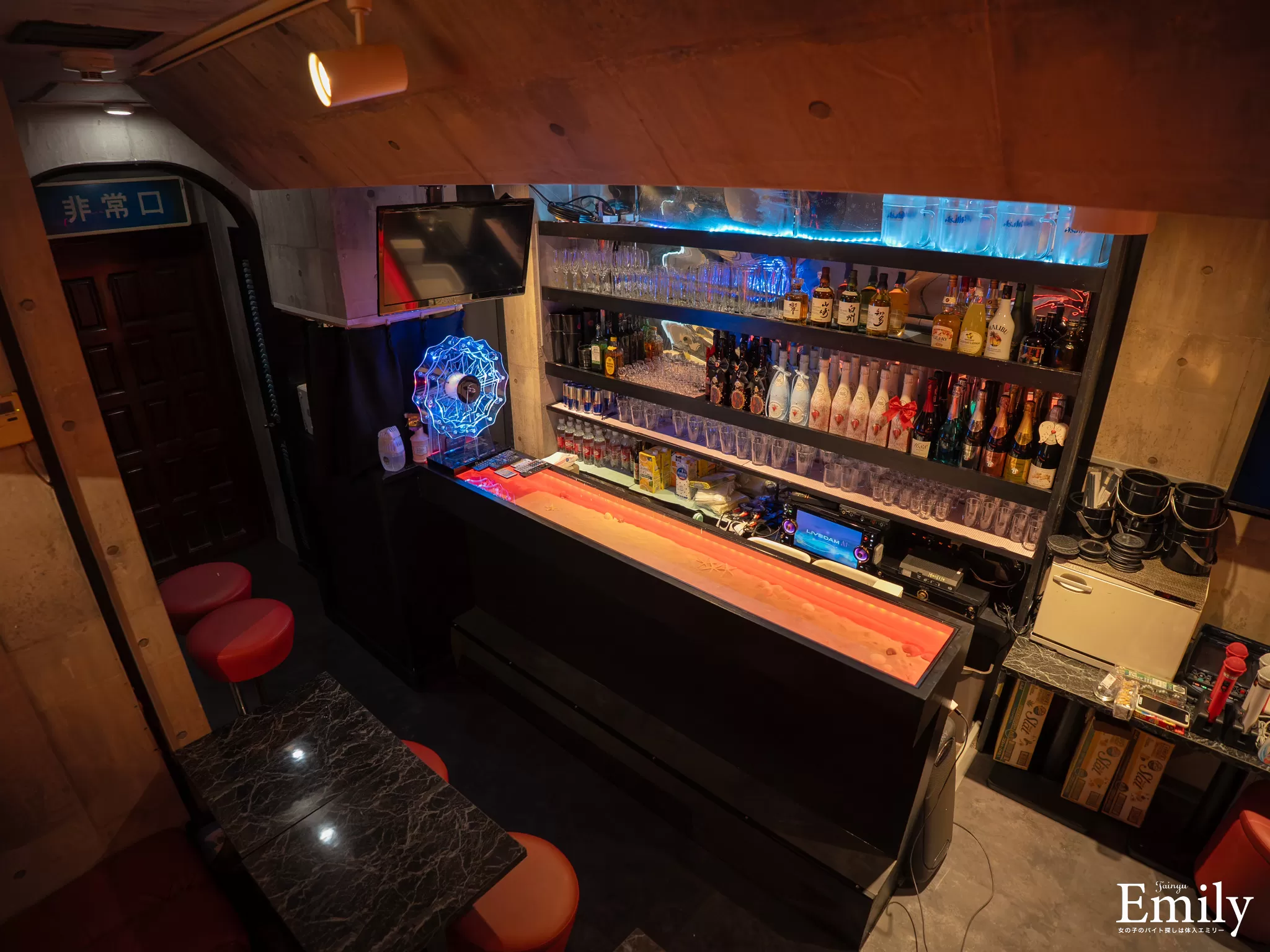 バーKIRAMEKIの店内写真