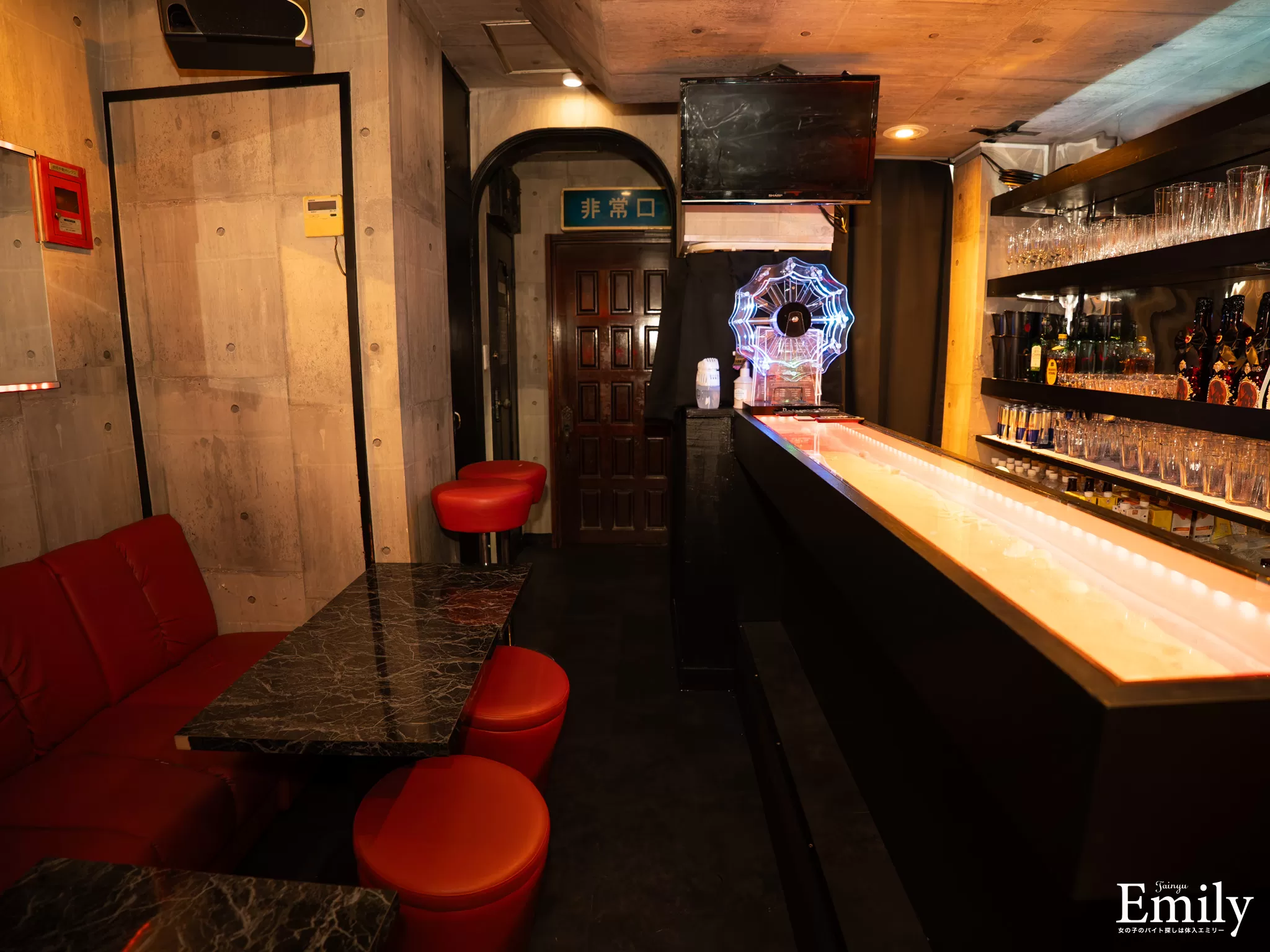 バーKIRAMEKIの店内写真