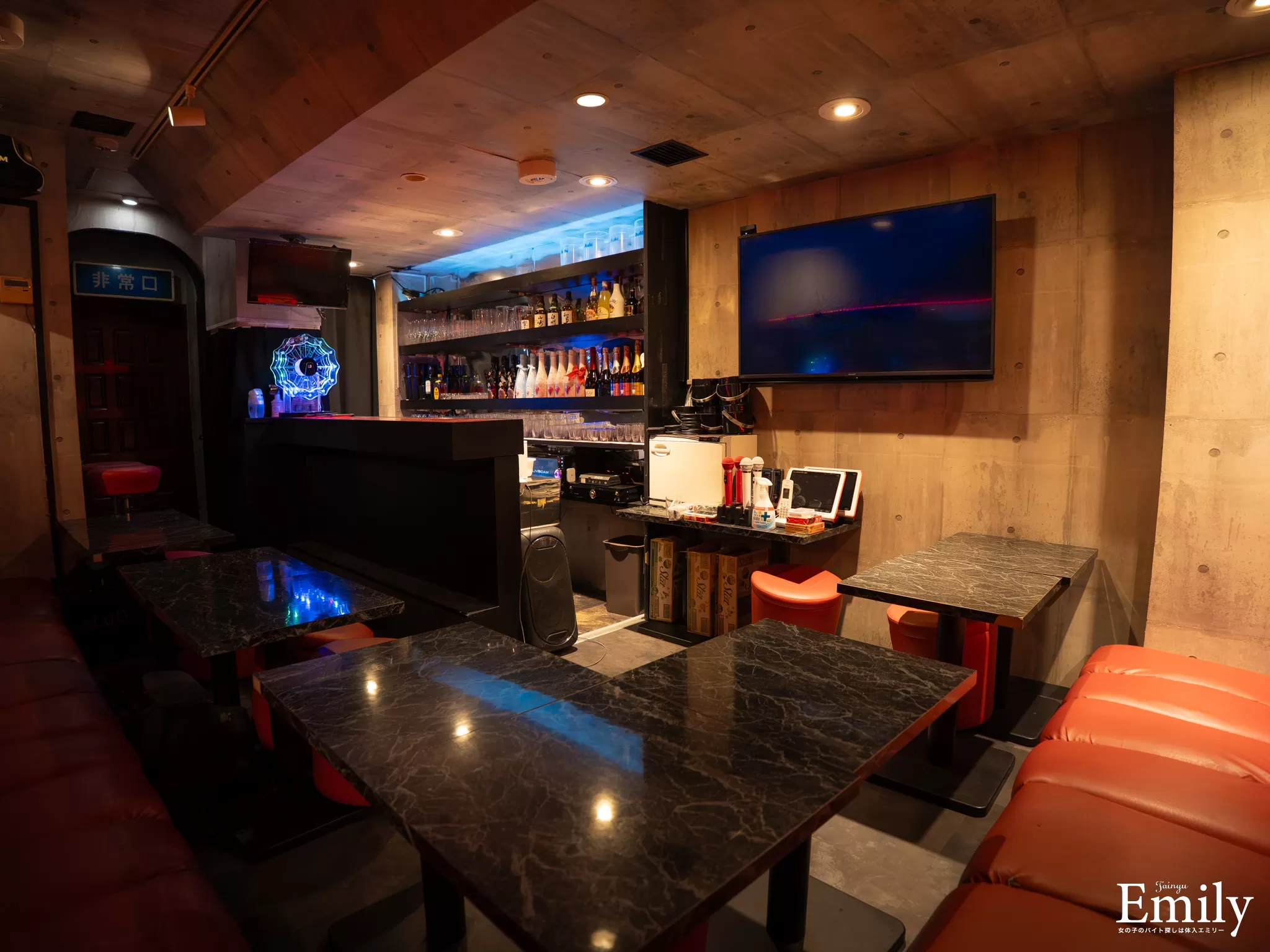 バーKIRAMEKIの店内写真