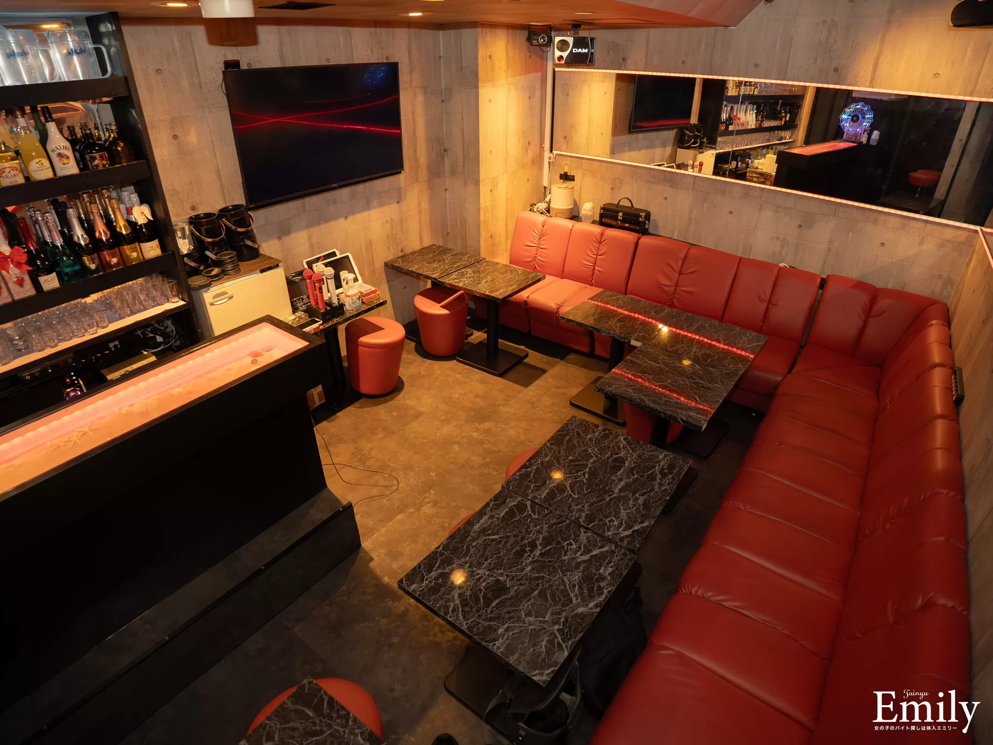 バーKIRAMEKIの店内写真