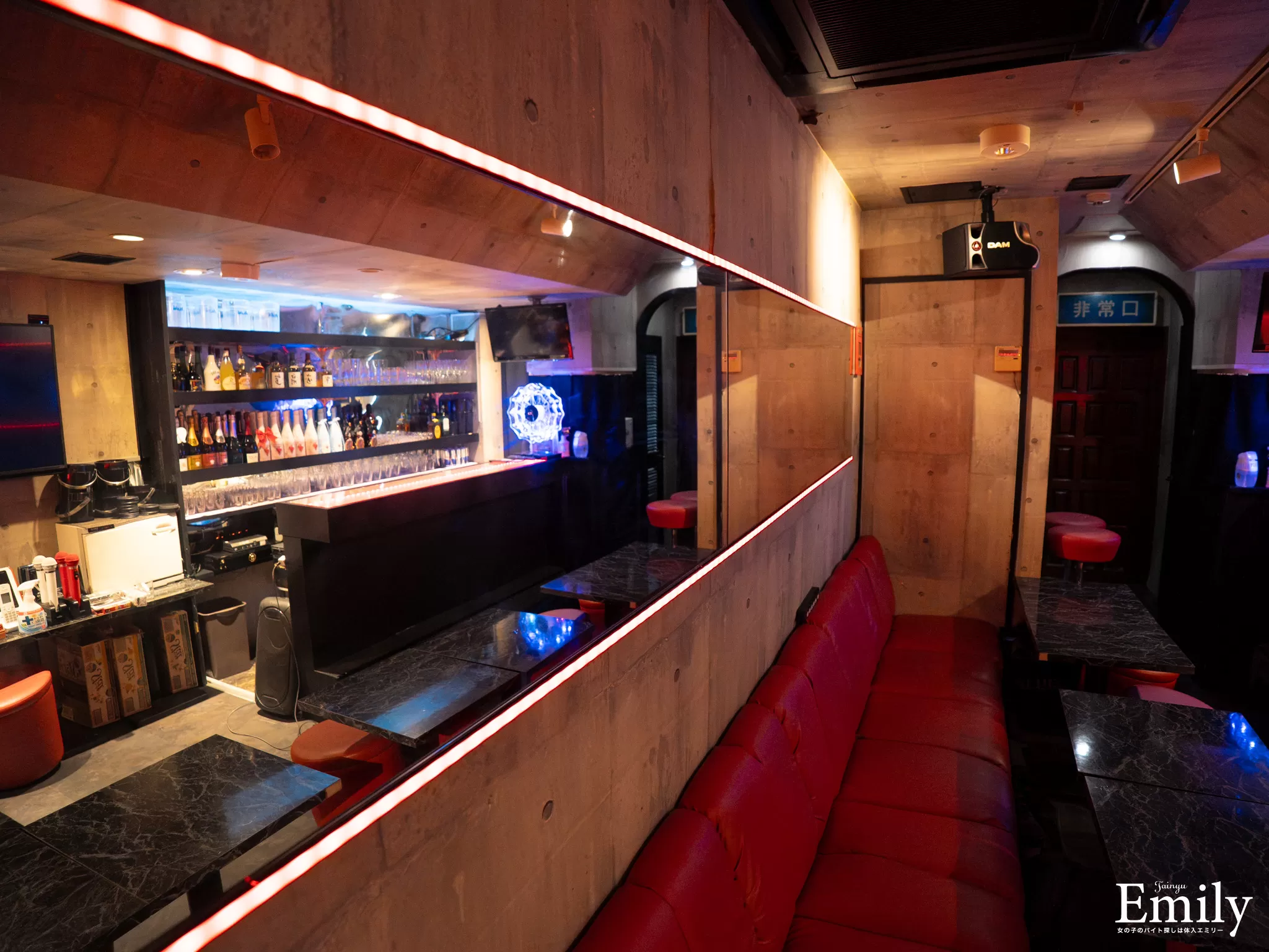 バーKIRAMEKIの店内写真