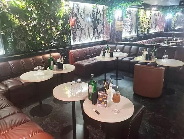 CLUB FOUR GARDENの店内写真