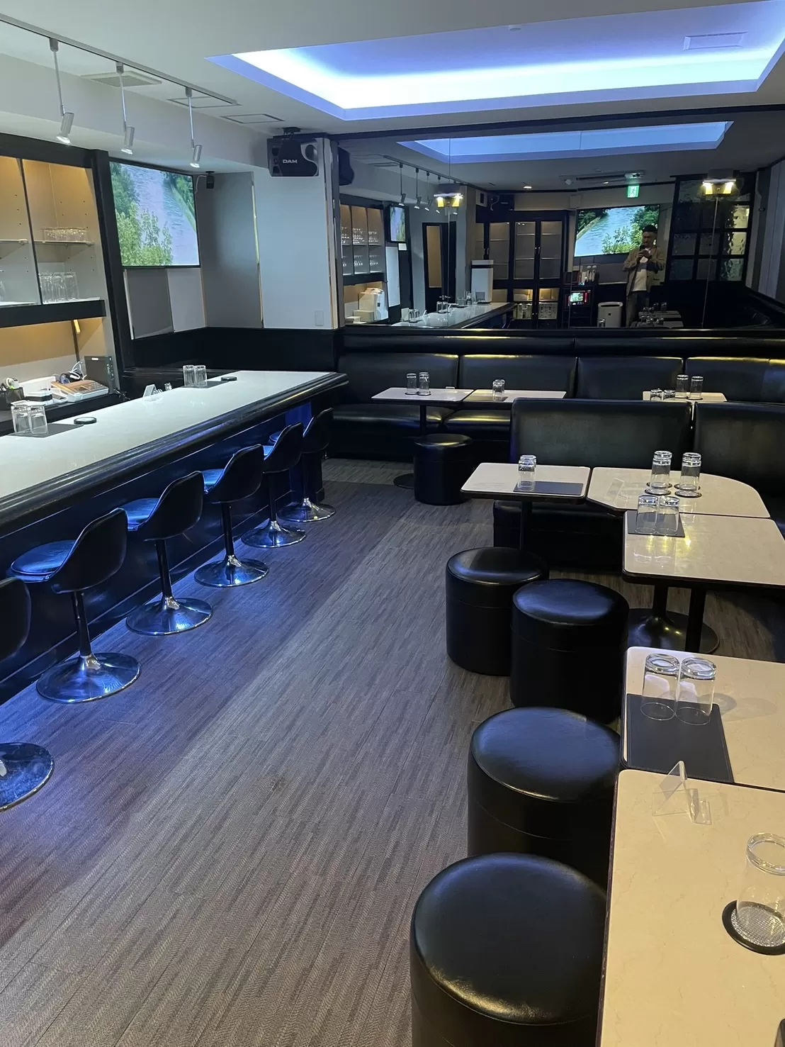 UENOCLUB MUSTACHEの店内写真