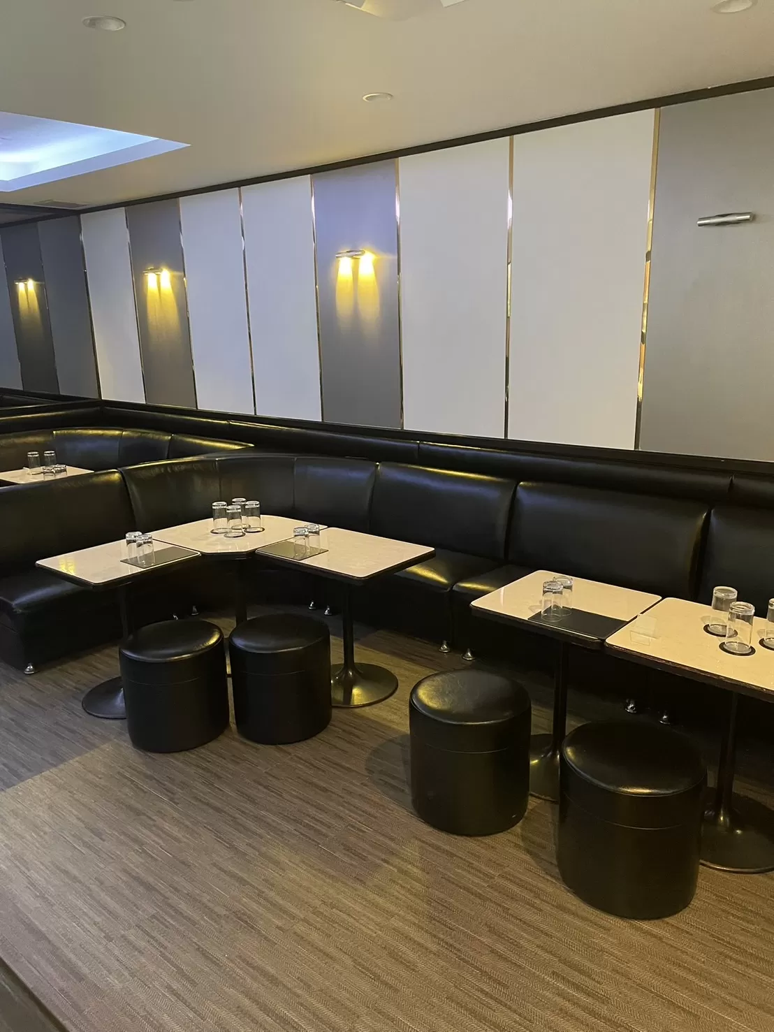 UENOCLUB MUSTACHEの店内写真